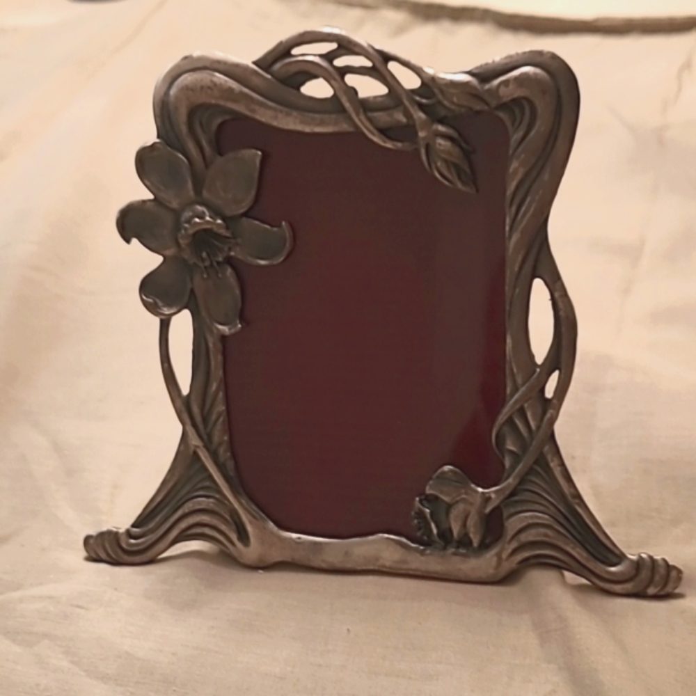 Metal Fanciful Picure Frame